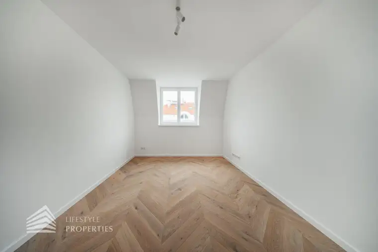 Elegante Dachgeschoss 5-Zimmer Wohnung mit großer Terrasse, Erstbezug!