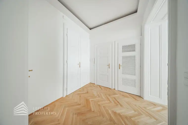 Erstbezug! Elegante 5-Zimmer Altbauwohnung Nähe Hoher Markt