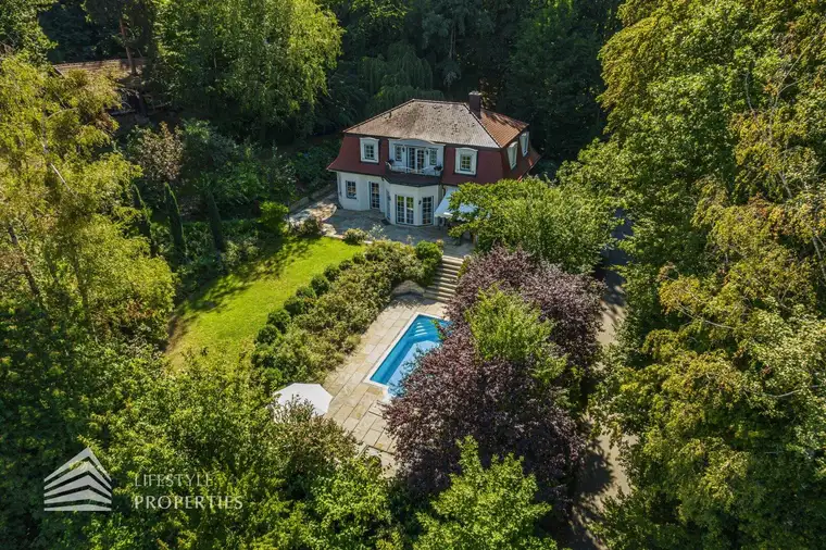 Wunderschöne Villa mit Pool und weitläufigem Grundstück, Nähe Pressbaum