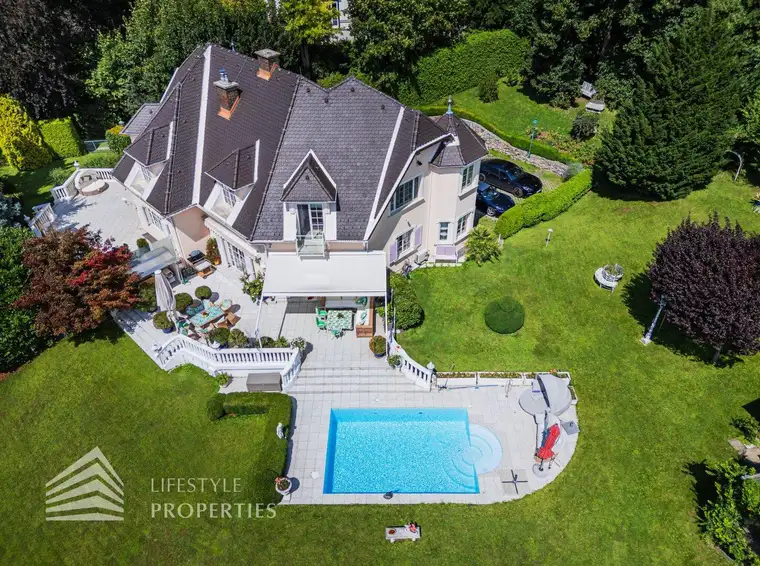 Beeindruckende Villa mit gepflegten Garten und Pool