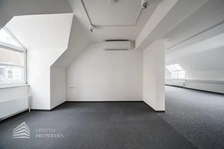 Erstbezug! Renoviertes 4-Zimmer Büro in Toplage