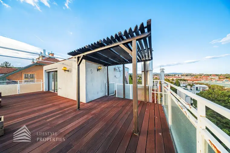 Leben über den Dächern Wiens: 110 m²-Terrassenwohnung mit Dachterrasse, Weitblick &amp; Lift bis in die Wohnung – perfekt für WGs