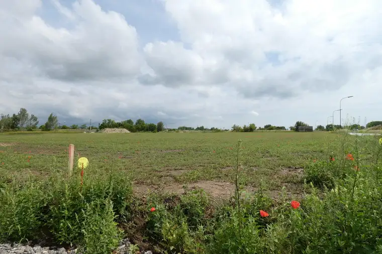 NEUER GEWERBEPARK GEEIGNET FÜR KLEIN- UND MITTELBETRIEBE