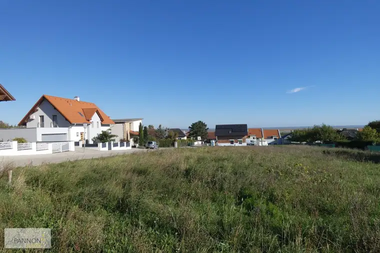 HERRLICHER SEEBLICK NATURNAH