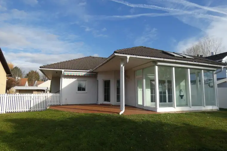 TRAUMLIEGENSCHAFT MIT BUNGALOW SEENÄHE