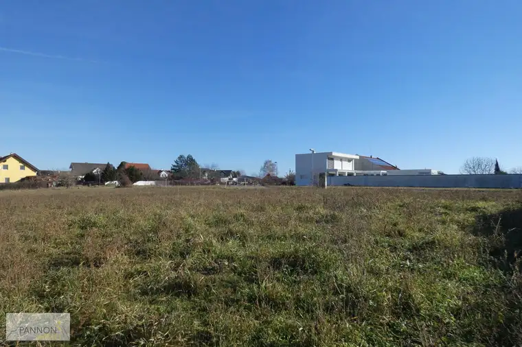 NATURNAHER BAUGRUND IN TOP LAGE