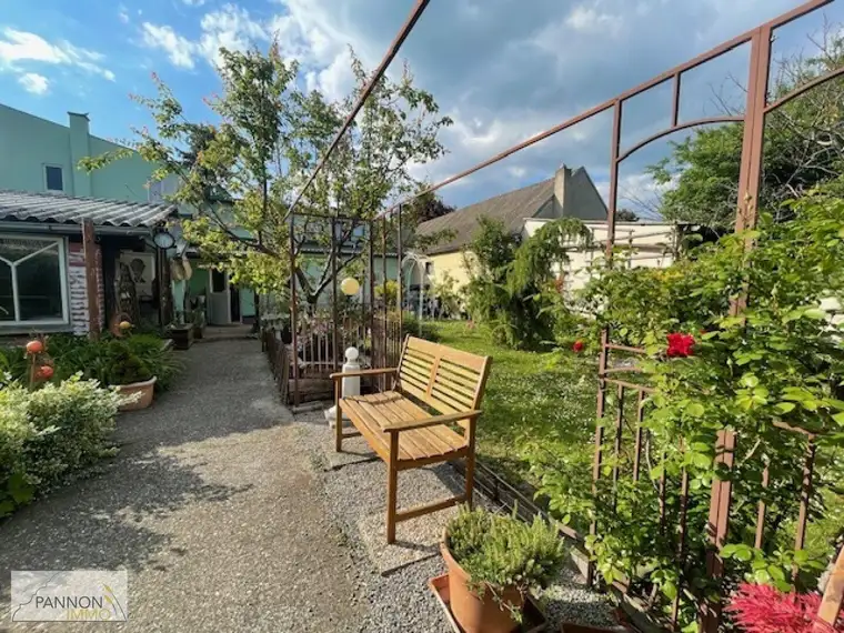 Gepflegtes Landleben mit Ruhe und Gelassenheit / Ein- bzw. Zweifamilienhaus