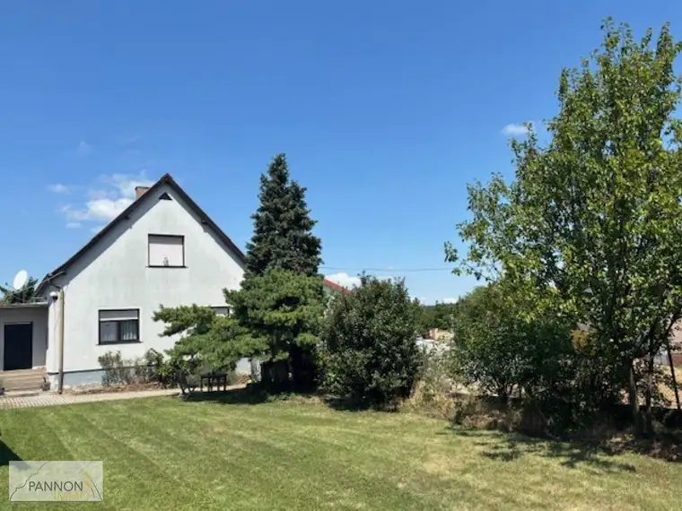 Breitenbrunn - Charmantes Einfamilienhaus mit sonnigem Garten und teilweisen Seeblick