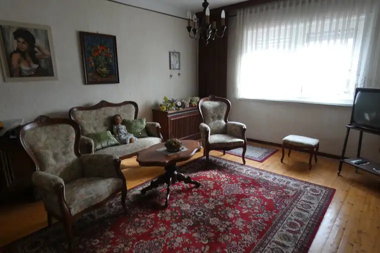 Angebot liegt vor!! MEHRGESCHOSSIGES HAUS GEEIGNET FÜR ZWEI FAMILIEN