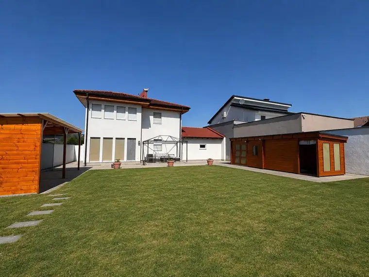 Mönchhof - modernes Niedrigenergiehaus in ruhiger Ortsrandlage