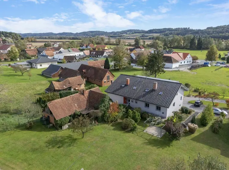 Vielseitiges Mehrfamilienhaus auf großem Grundstück und tollem Ausbaupotenzial