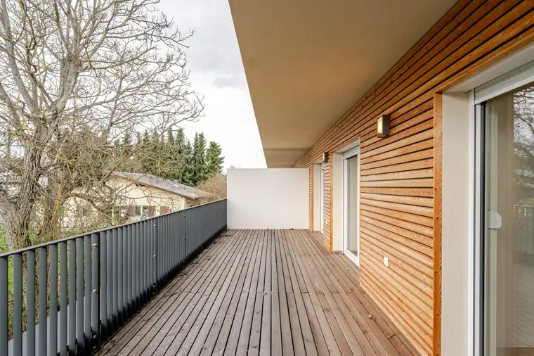 Stilvoll wohnen mit großer Terrasse in moderner Wohnanlage