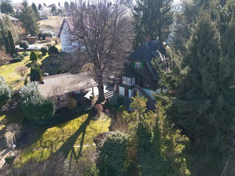 Das ultimative Traumgrundstück mit Stadtblick und Altbestand