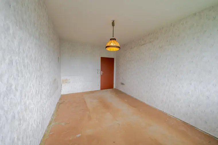 Sanierungsbedürftige Wohnung mit Loggia in Top-Lage nahe der Mur und dem Hasnerplatz
