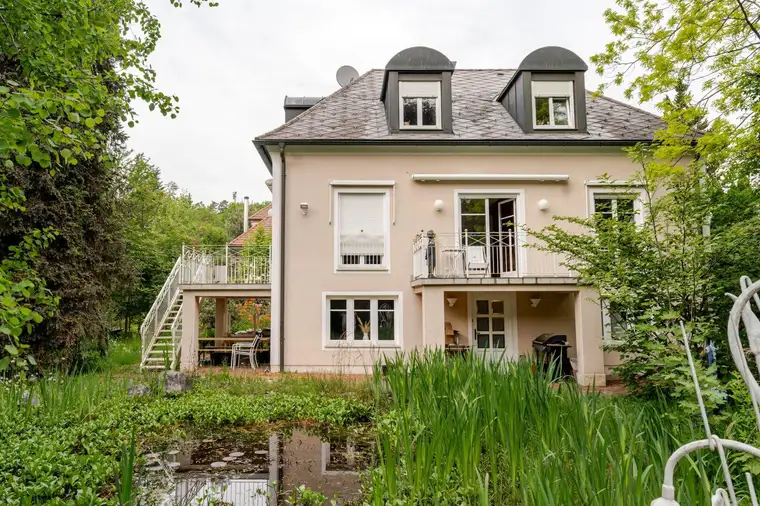 Großes Haus in Ruhelage mit Garten, Balkonen und Garage in Graz Ragnitz