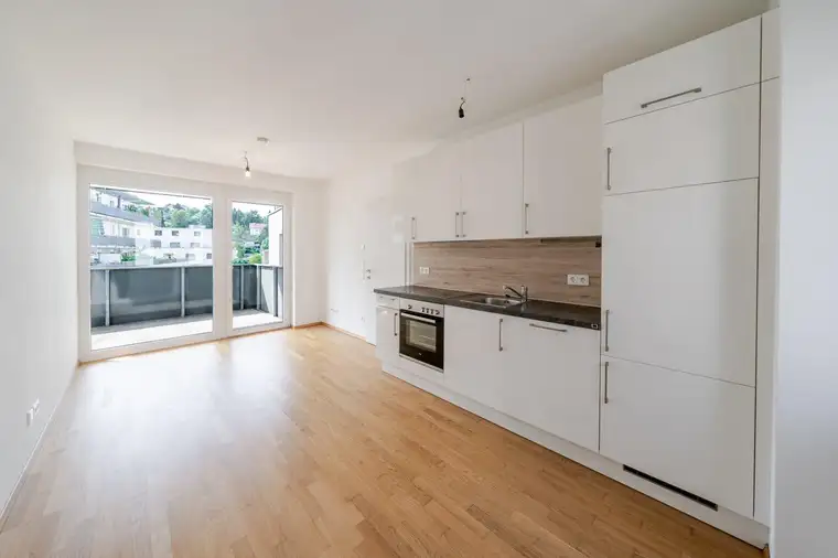 JETZT EINZIEHEN: Lichtdurchflutete 3-Zimmer-Wohnung mit großer Terrasse in Toplage