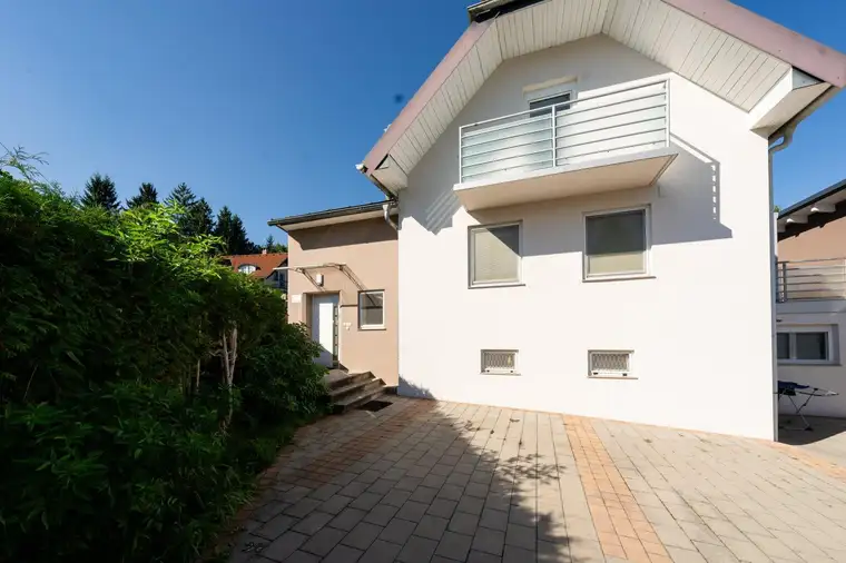 Möblierte Wohnung mit Balkon und Garage in Mariatrost zu vermieten
