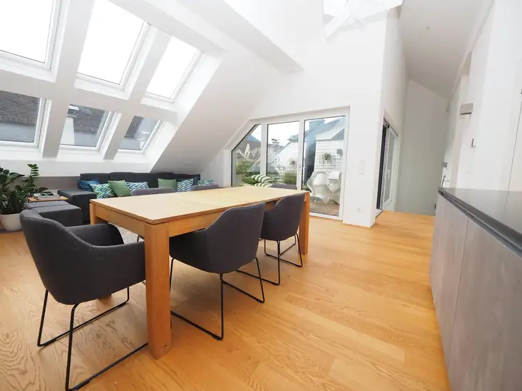 Zentrales Mondsee-Juwel auf 2 Etagen mit traumhafter Dachterrasse &amp; Sauna 