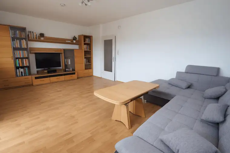 Neuer Preis: Atterseenähe, auch als Zweitwohnsitz 2,5 Zimmerwohnung mit Balkon - in Timelkam mit Top-Aussicht