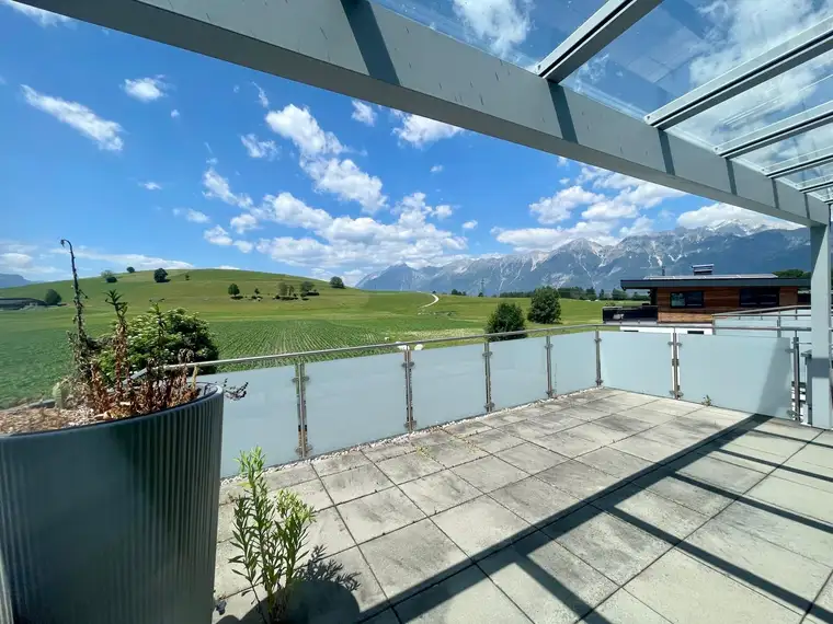 Ihr Traumzuhause erwartet Sie: Neuwertiger Wohntraum mit Panorama-Ausblick