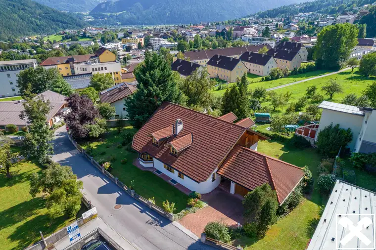 Ihre Wohlfühloase in ruhiger Lage: Ein- bzw. Mehrfamilienhaus auf großem Grundstück