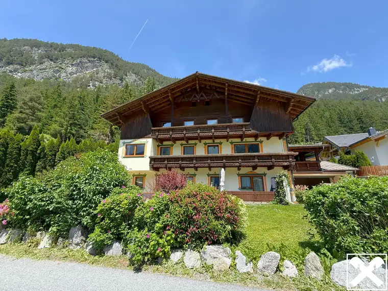 Alpine Wohnchance: Großzügiges Mehrparteienhaus nahe St. Anton am Arlberg