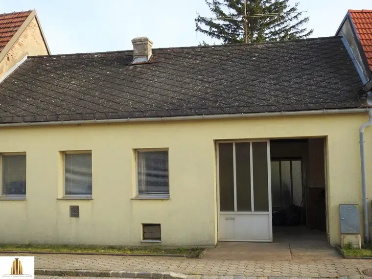 Renovierungsbedürftiges und dennoch charmantes Landhaus mit uneinsichtigem, begrüntem Innenhof in Palterndorf!