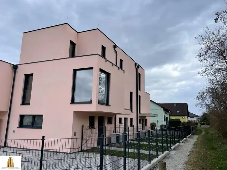 TOP 2: Erstbezugs Reihenhaus in 2100 Korneuburg - 116m2 Wohnfläche, 4 Zimmer, 2 Balkone, Garten, 1x Stellplatz!