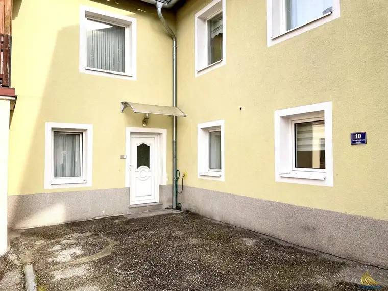 Zweifamilienhaus mit Potenzial – Ihr neues Projekt wartet!