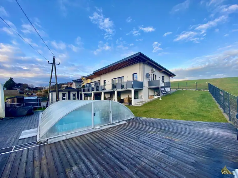 Perfektes Investment: Modernes MFH mit 3 WHG, PV und Salzwasserpool in Frankenmarkt, OÖ - ca. 240m², top Ausstattung, um 969.000,00 €!