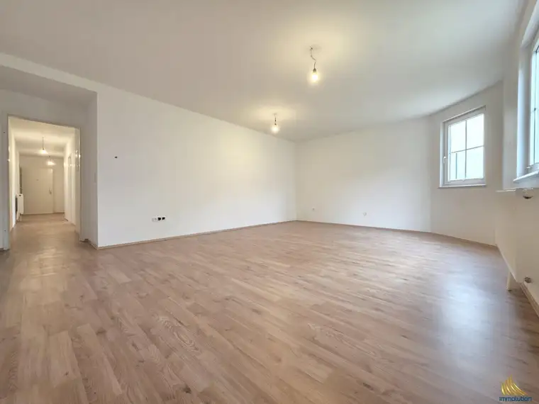 2 kernsanierte Büros mit Gemeinschaftsgarten - KFZ Stellplatz - 5 Zimmer - 2 Küchen - 2 WCs - 2 Bäder - Kellerabteil