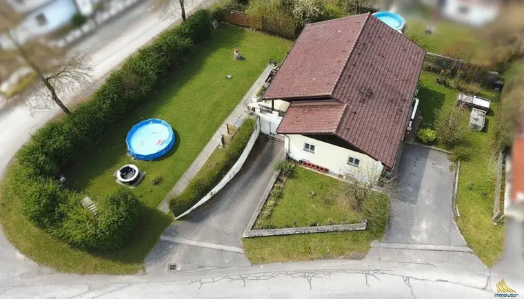 Bungalow mit Vollunterkellerung &amp; uneinsehbarem Garten – Privatsphäre garantiert