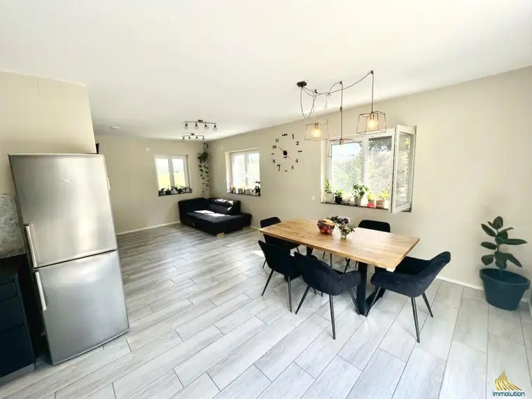 Energiesparendes Einfamilienhaus mit 147m² Wohnfläche, Photovoltaik und 3 Garagen
