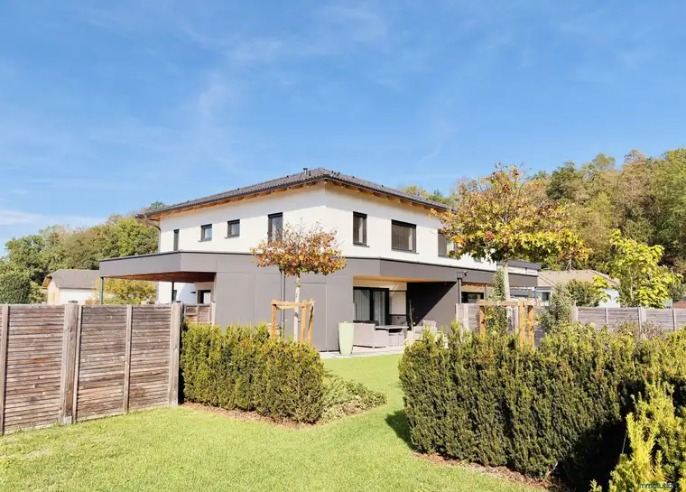 Neuwertige Doppelhaushälfte in Vorchdorf – Eigengarten, Südterrasse &amp; Luftwärmepumpe | € 529.000
