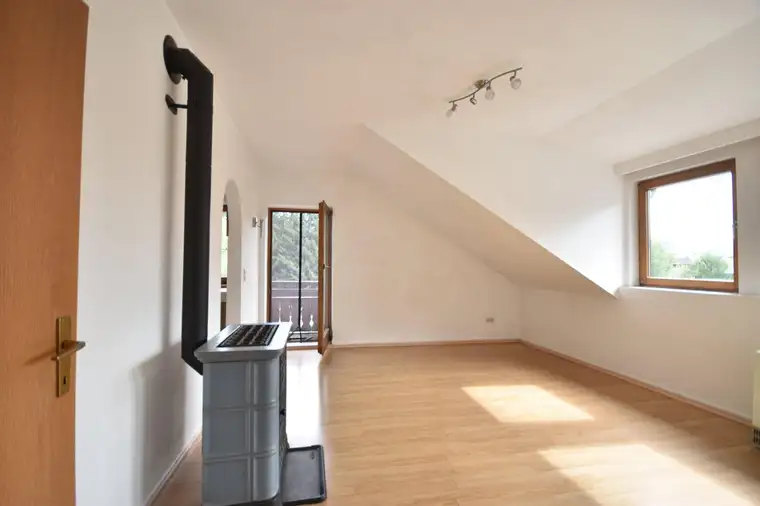 "GRÖDIG - Kleine gemütliche 2 Zimmer Wohnung mit Balkon und PKW-Stellplatz"