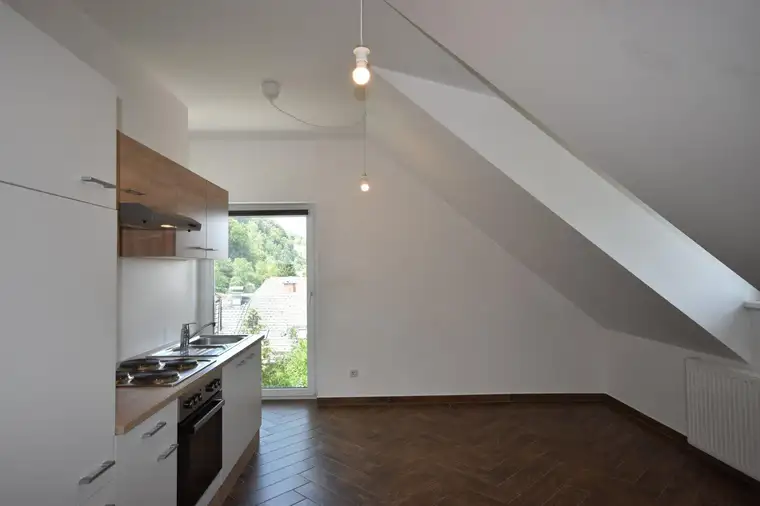 "GRÖDIG - Moderne und gemütliche 2 Zimmer Dachgeschosswohnung"