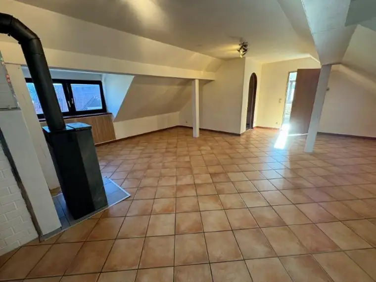 "GRÖDIG - Geräumiges 2,5 Zimmer Appartement im Dachgeschoss mit PKW-Stellplatz"