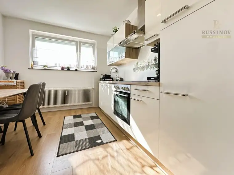 Sonnige Loggia-Wohnung mit Fernblick in zentraler Lage