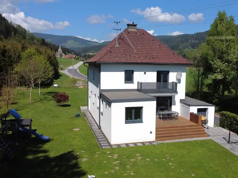 Großzügiges Einfamilienhaus mit Panoramablick in Alleinlage