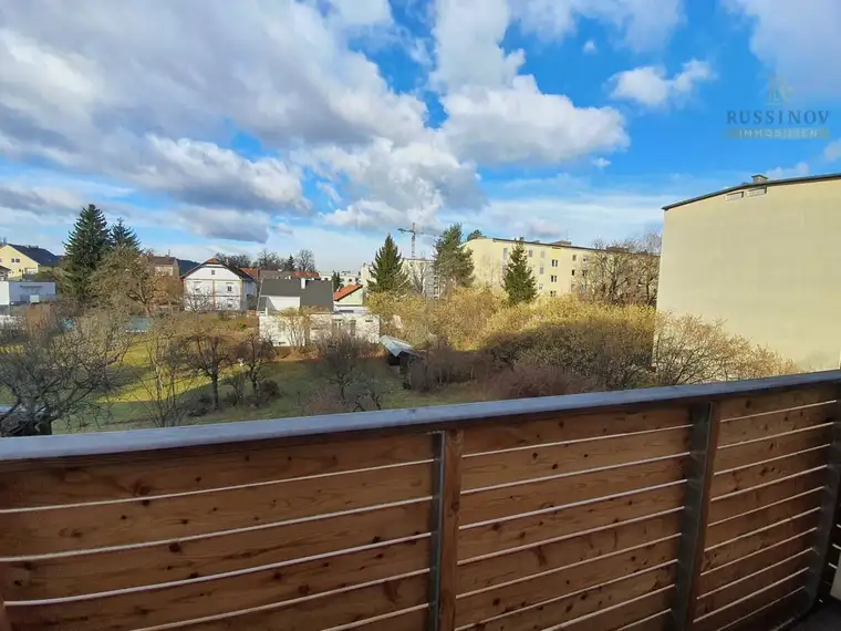 Neuwertige Balkonwohnung in ruhiger Zentrumsnähe