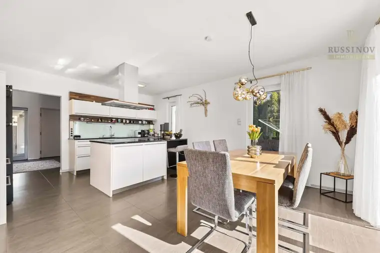 Mag. Theodor Russinov, Russinov Immobilien KG