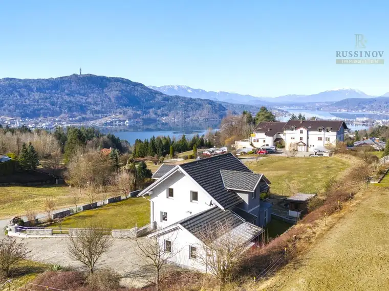 Schönes Einfamilienhaus mit Traumsicht auf den Wörthersee
