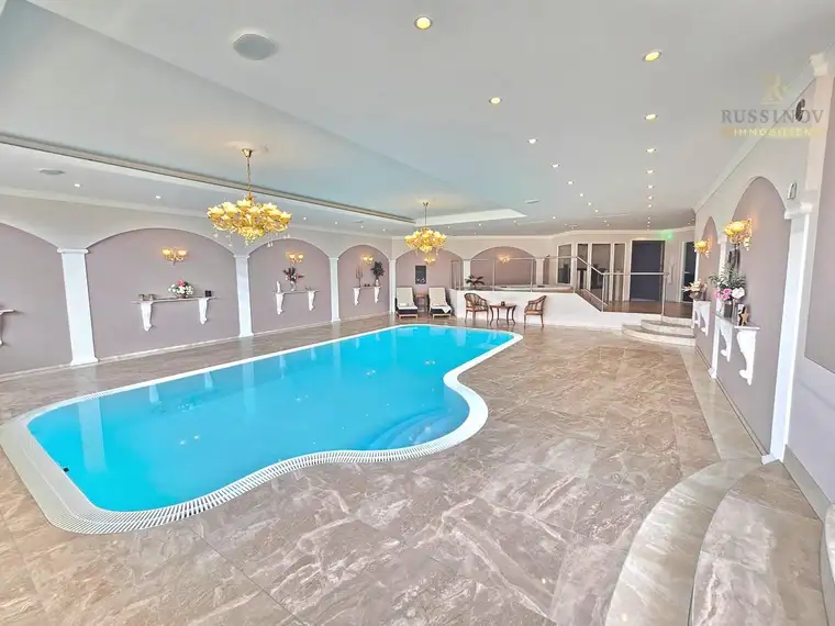 Anwesen mit Weitblick mit Indoor-Pool und Wellnessbereich