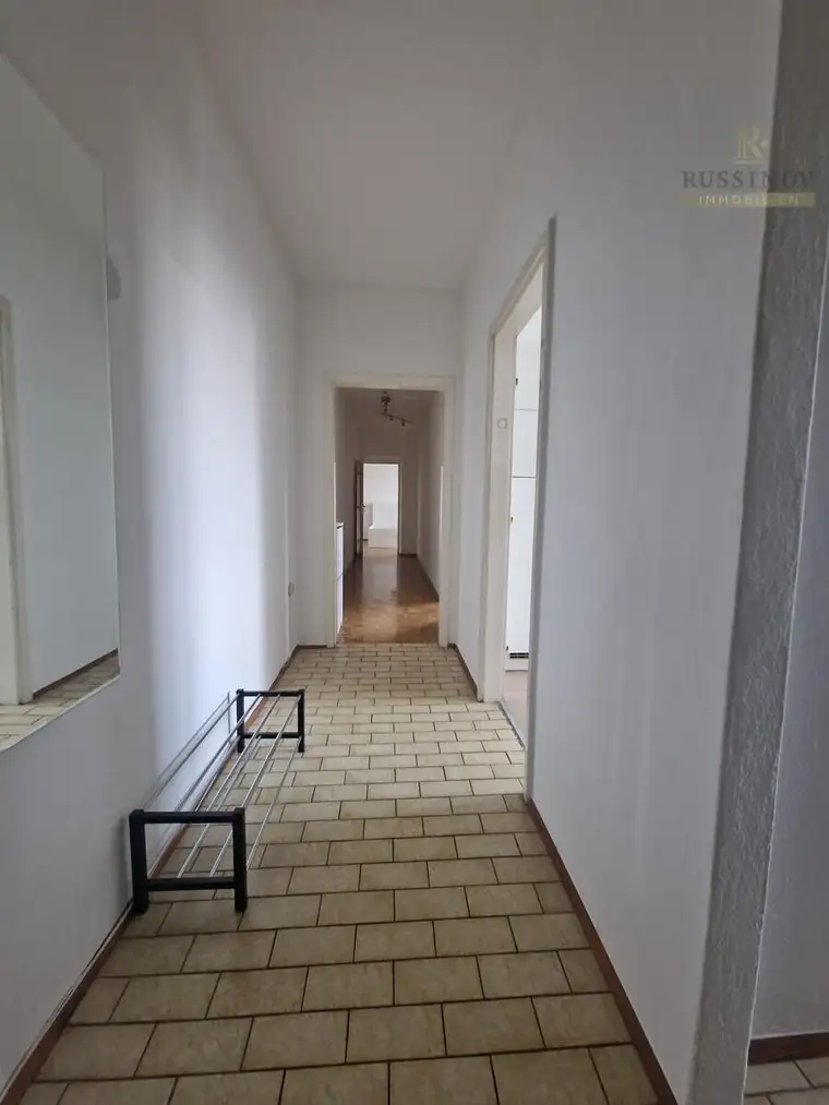 Großzügige 2-Zimmer Wohnung in zentraler Lage