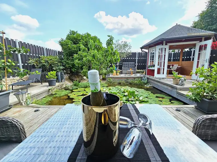 Anwesen mit Weitblick mit Indoor-Pool und Wellnessbereich