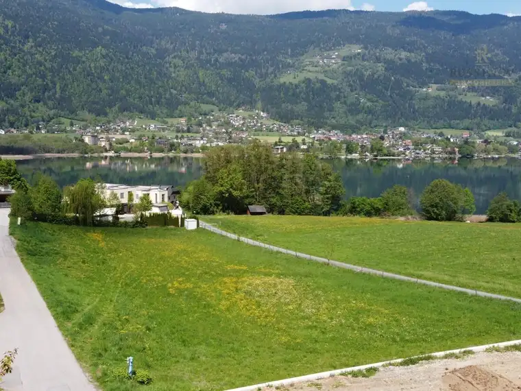 Bau-Grundstück mit Blick auf den Ossiachersee in Bestlage