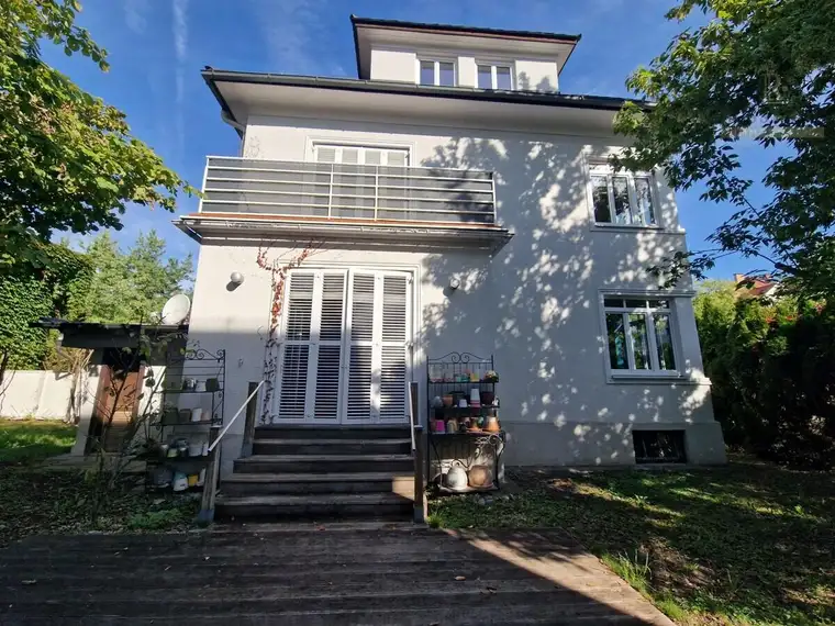 Großzügiges Villenjuwel mit Charme