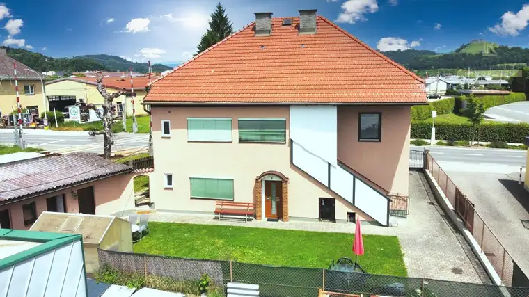 Zweifamilienhaus in zentraler Lage