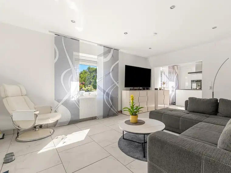 Familienhaus mit Garten, Biotop &amp; zwei Wohneinheiten in Villach