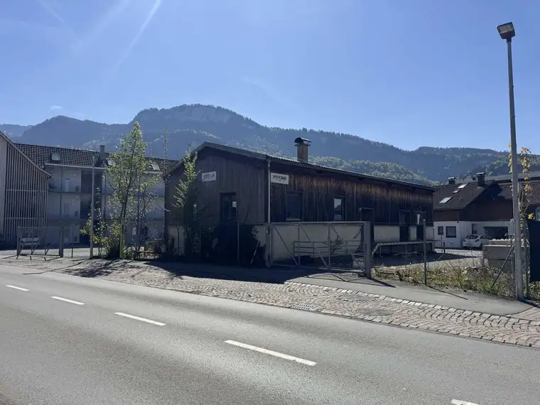 Genehmigtes Bauprojekt mit 8 Wohnungen – Investition mit sofortigem Baustart